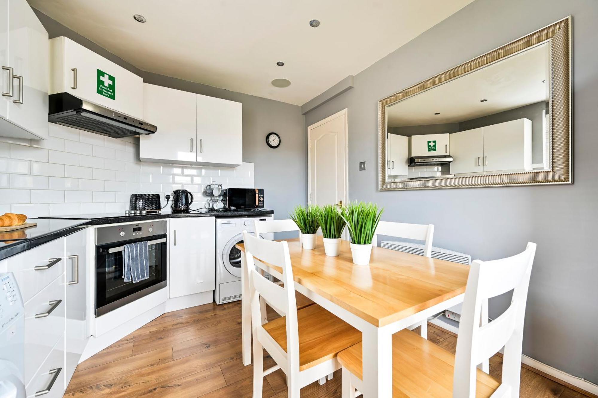 Apartamento Cosy 1-Bed E15, Sleeps 4, 1 Min From Tube Station Near O2 Arena Londres Exterior foto