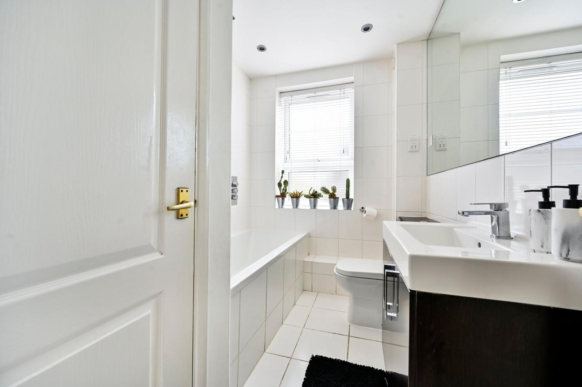 Apartamento Cosy 1-Bed E15, Sleeps 4, 1 Min From Tube Station Near O2 Arena Londres Exterior foto