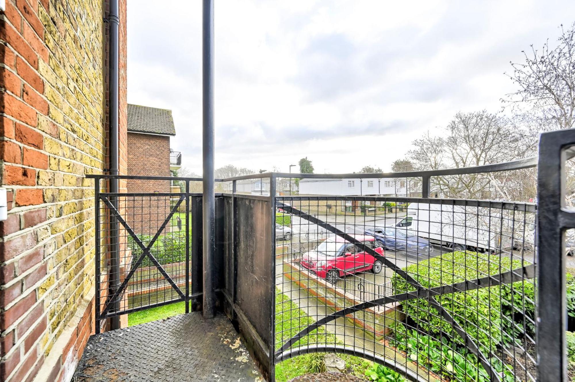 Apartamento Cosy 1-Bed E15, Sleeps 4, 1 Min From Tube Station Near O2 Arena Londres Exterior foto