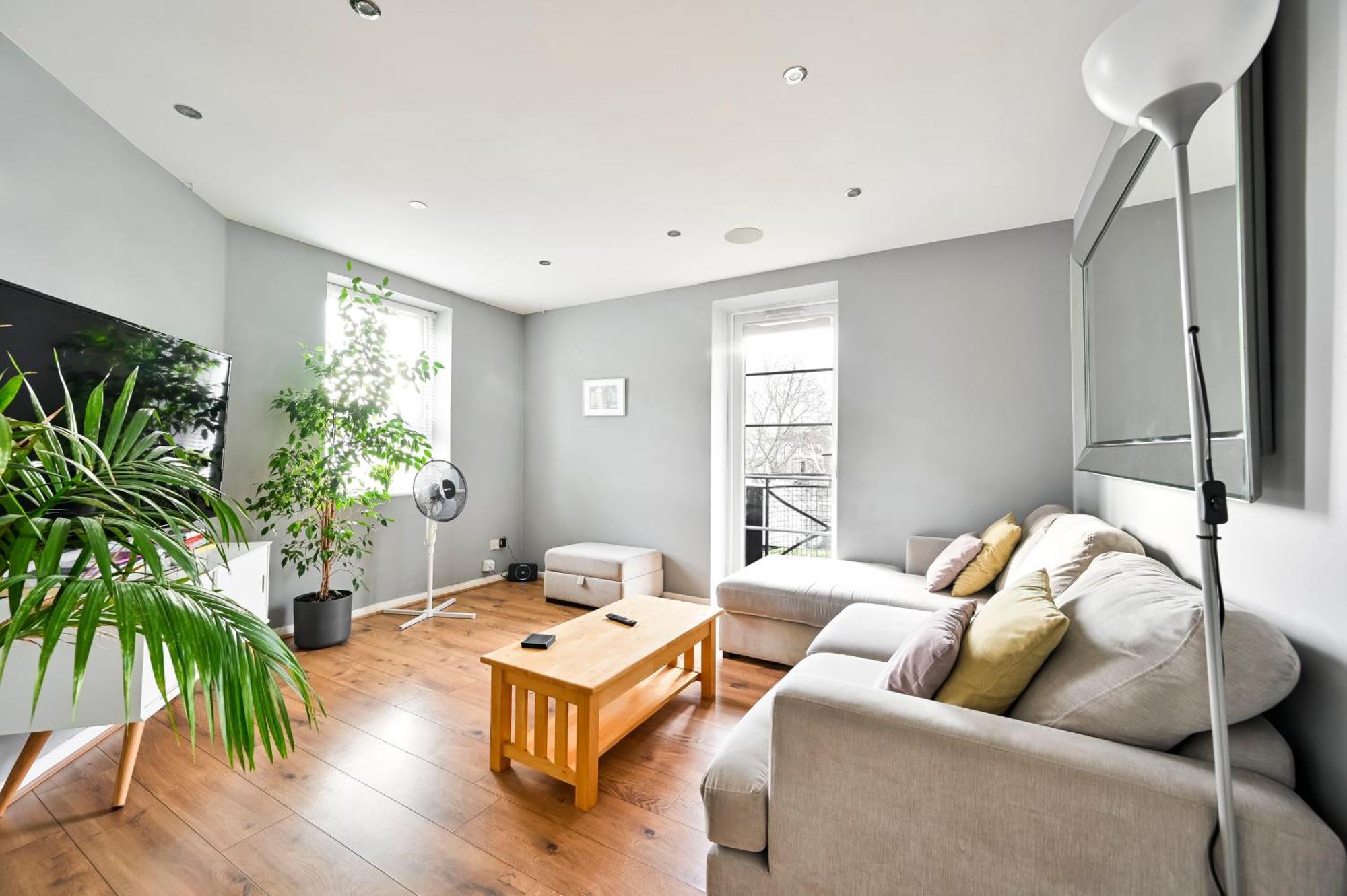 Apartamento Cosy 1-Bed E15, Sleeps 4, 1 Min From Tube Station Near O2 Arena Londres Exterior foto