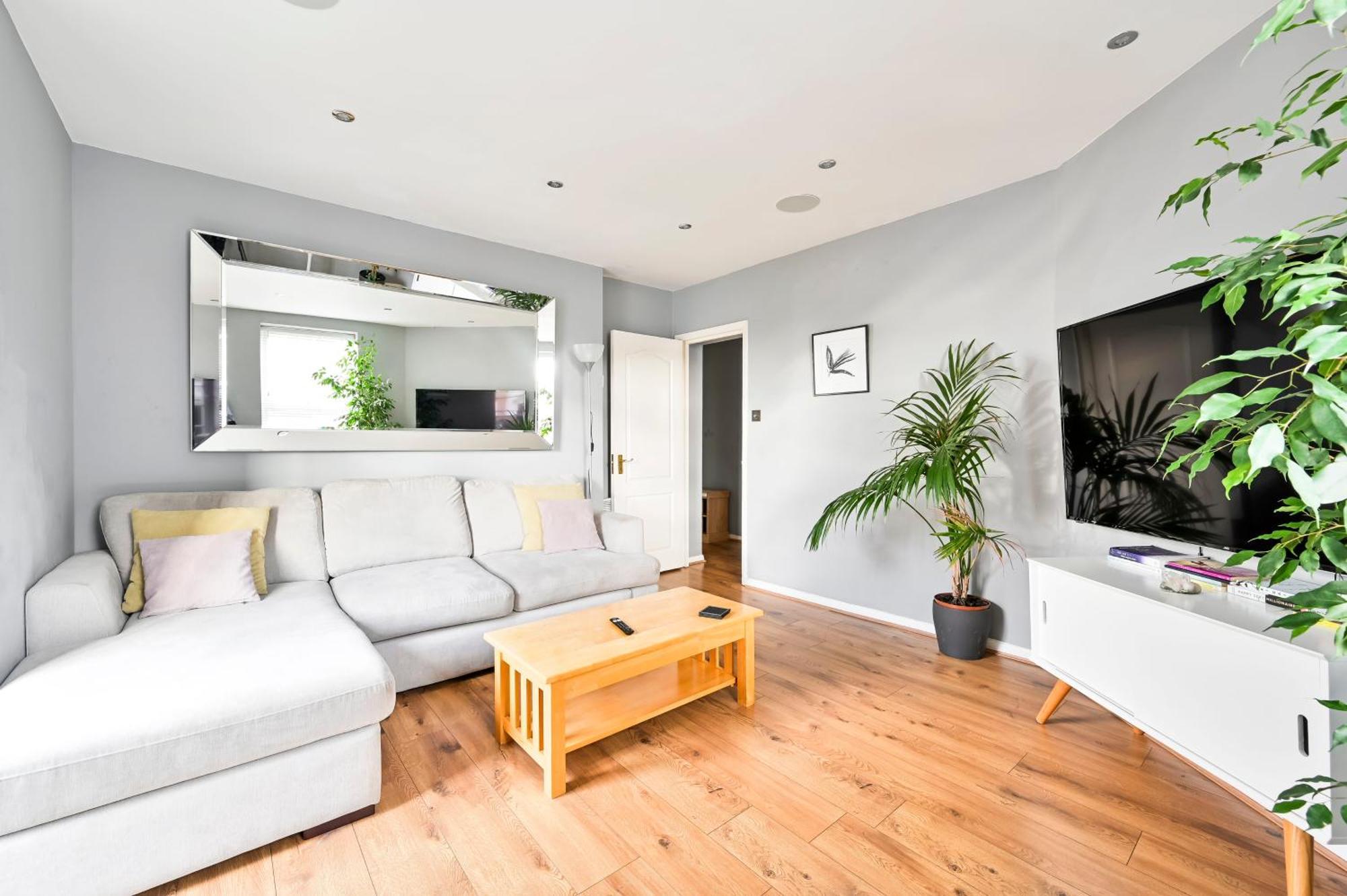 Apartamento Cosy 1-Bed E15, Sleeps 4, 1 Min From Tube Station Near O2 Arena Londres Exterior foto